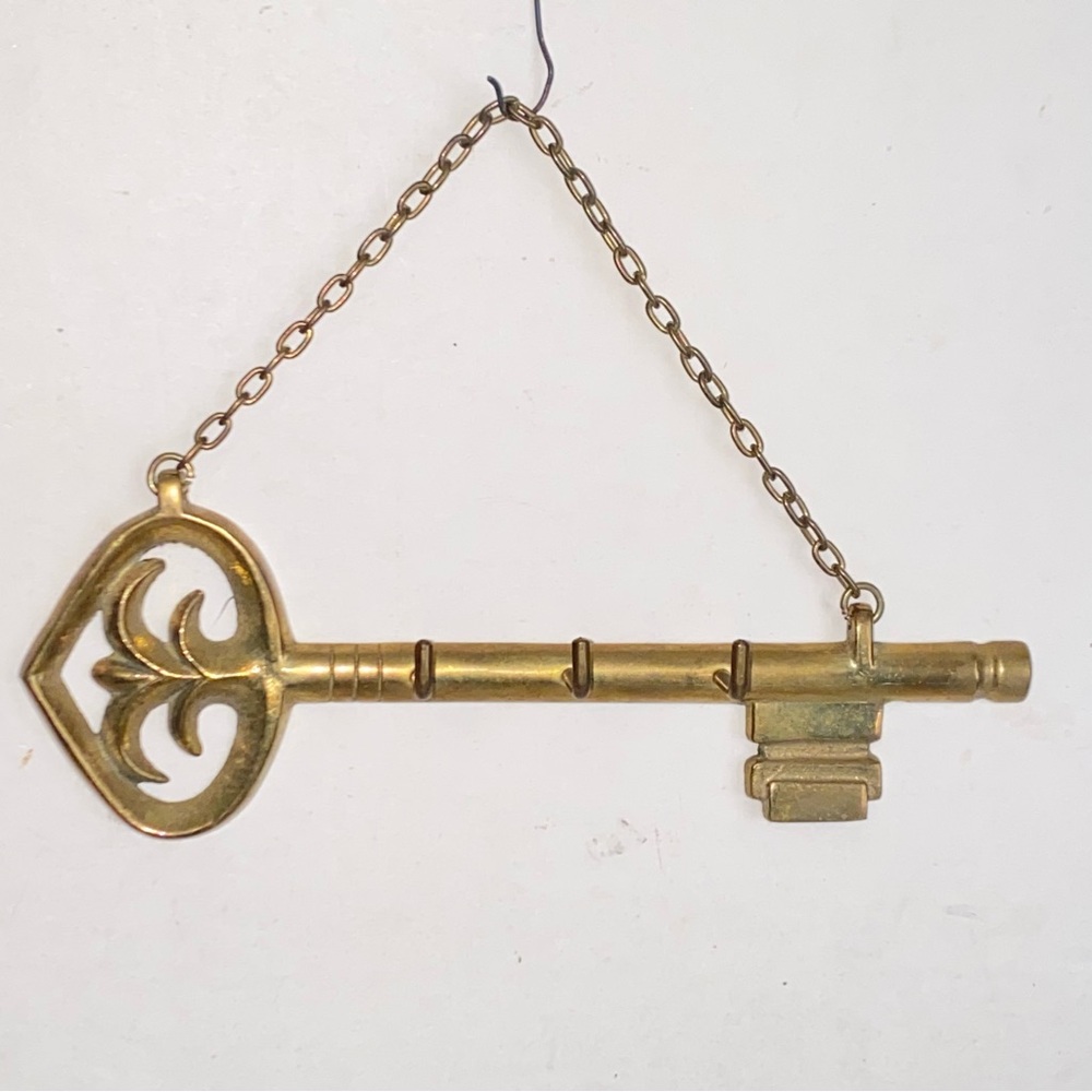 Vintage Brass Skeleton Key 3 Hook Wall Hanging Key Holder